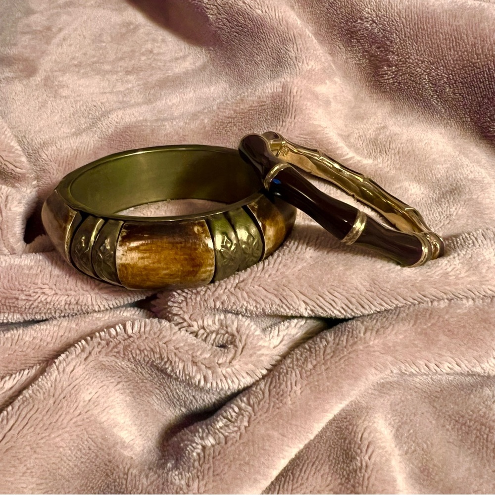 VINTAGE Brown and Brassy Gold Wood, Metal, and Enamel Chunky Bohemian Bangle Set